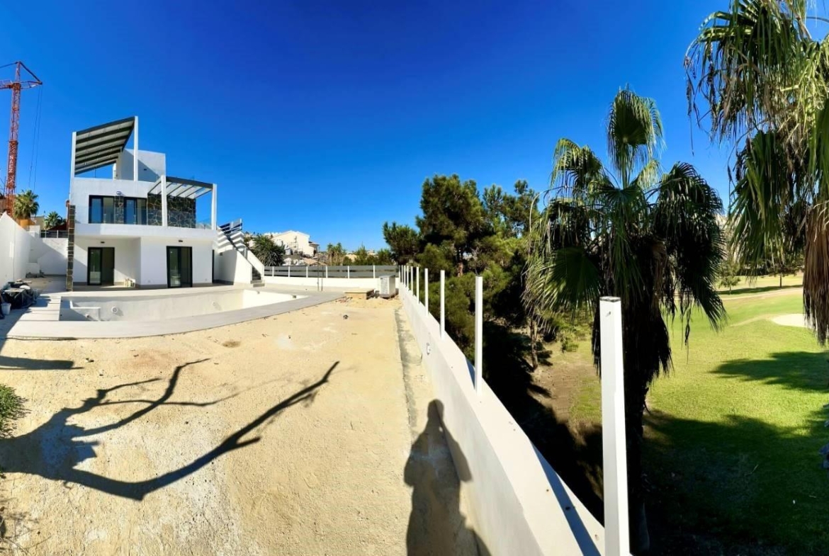 Luxury-villa-on-the-first-line-of-the-Golf-course-2
