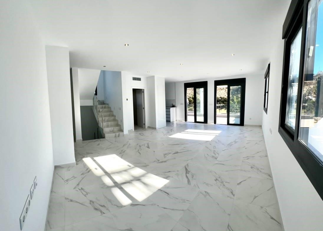 Luxury-villa-on-the-first-line-of-the-Golf-course-3