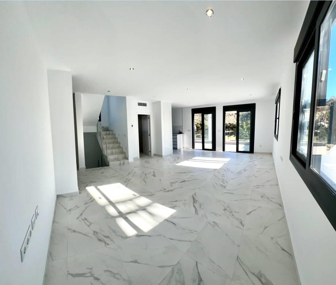 Luxury-villa-on-the-first-line-of-the-Golf-course-3 Exclusive New Build Frontline Golf Villa for Sale in Ciudad Quesada, Alicante