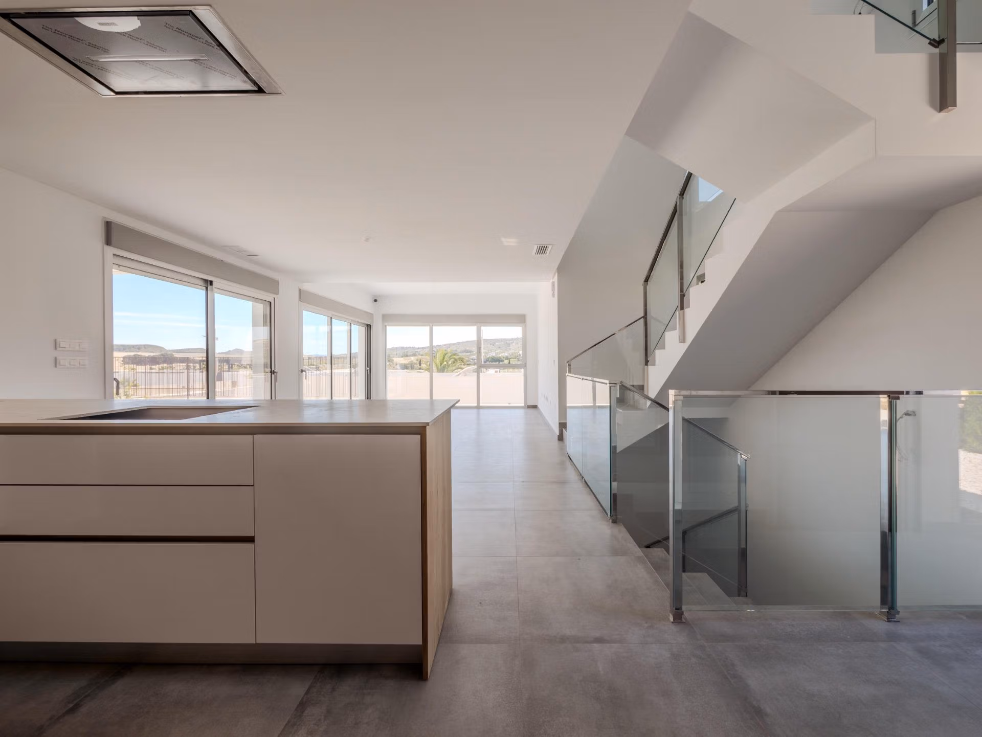 Bright modern open-plan kitchen and living area with sleek finishes and golf views in luxury 4-bedroom villa in Algorfa, La Finca.