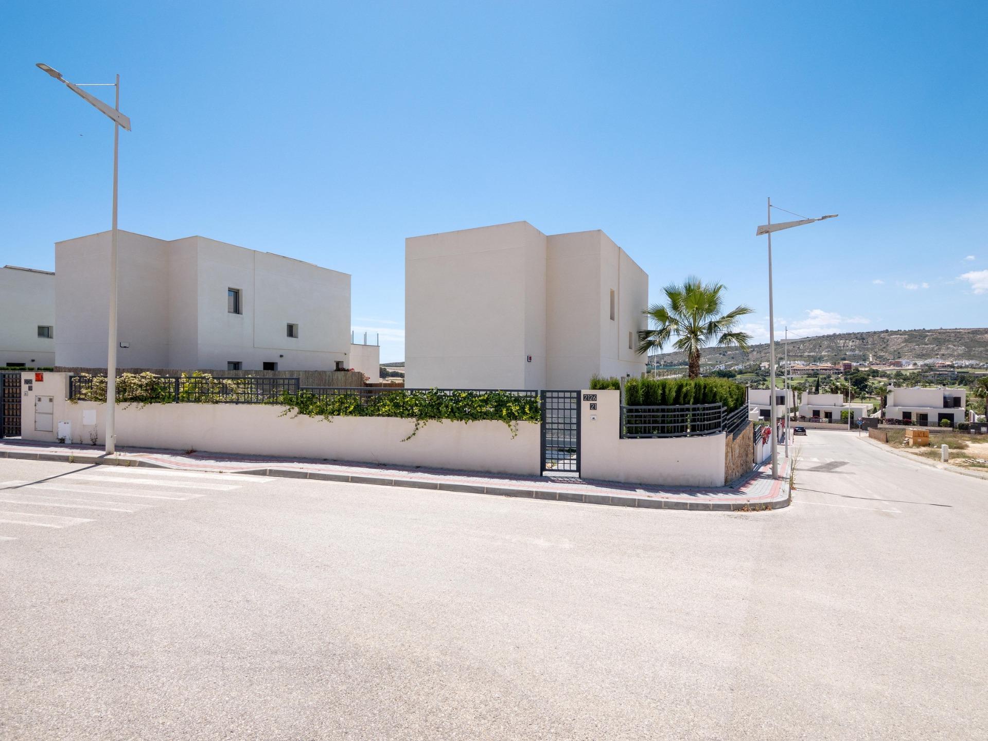 MODERN-DESIGN-VILLA-WITH-GOLF-VIEWS-31 Impressive Key Ready 4 Bedroom Villa with Golf Views and Basement for Sale in Algorfa, La Finca