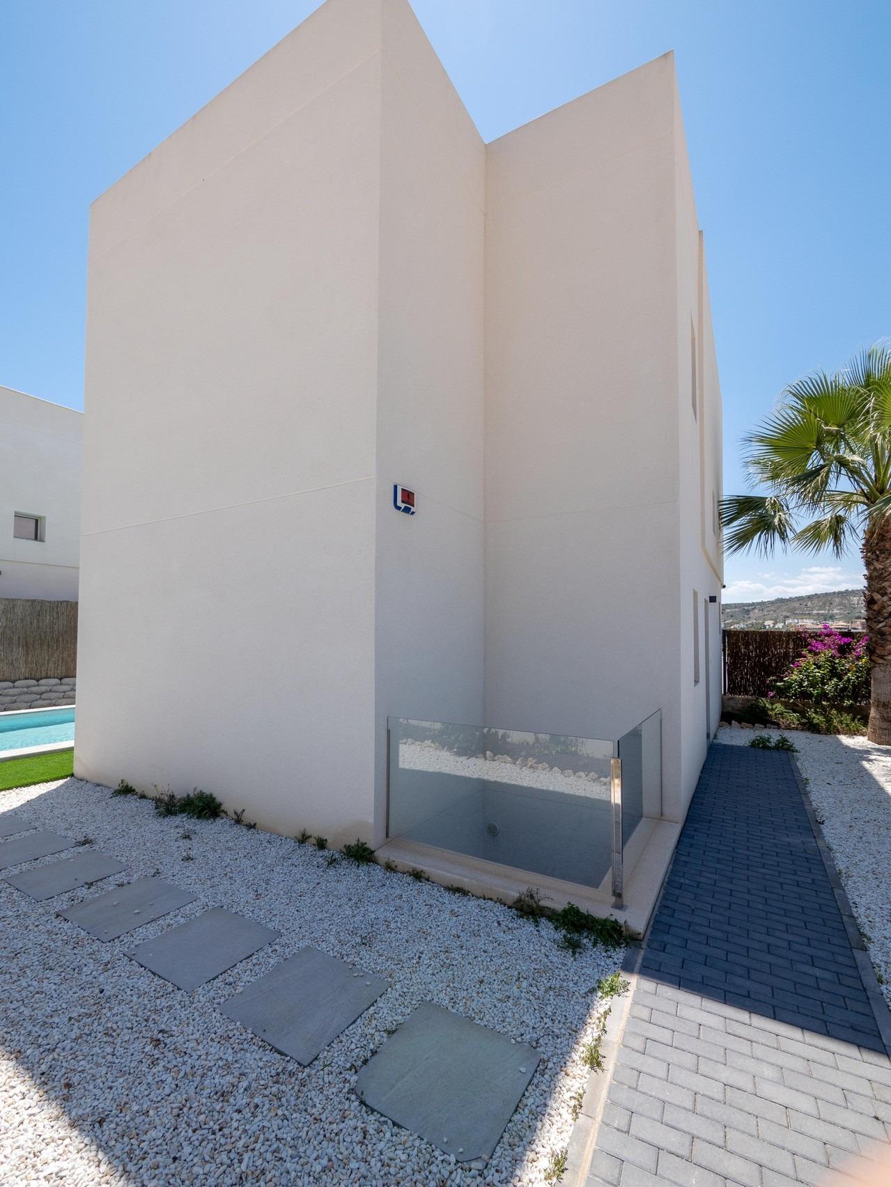 MODERN-DESIGN-VILLA-WITH-GOLF-VIEWS-33 Impressive Key Ready 4 Bedroom Villa with Golf Views and Basement for Sale in Algorfa, La Finca