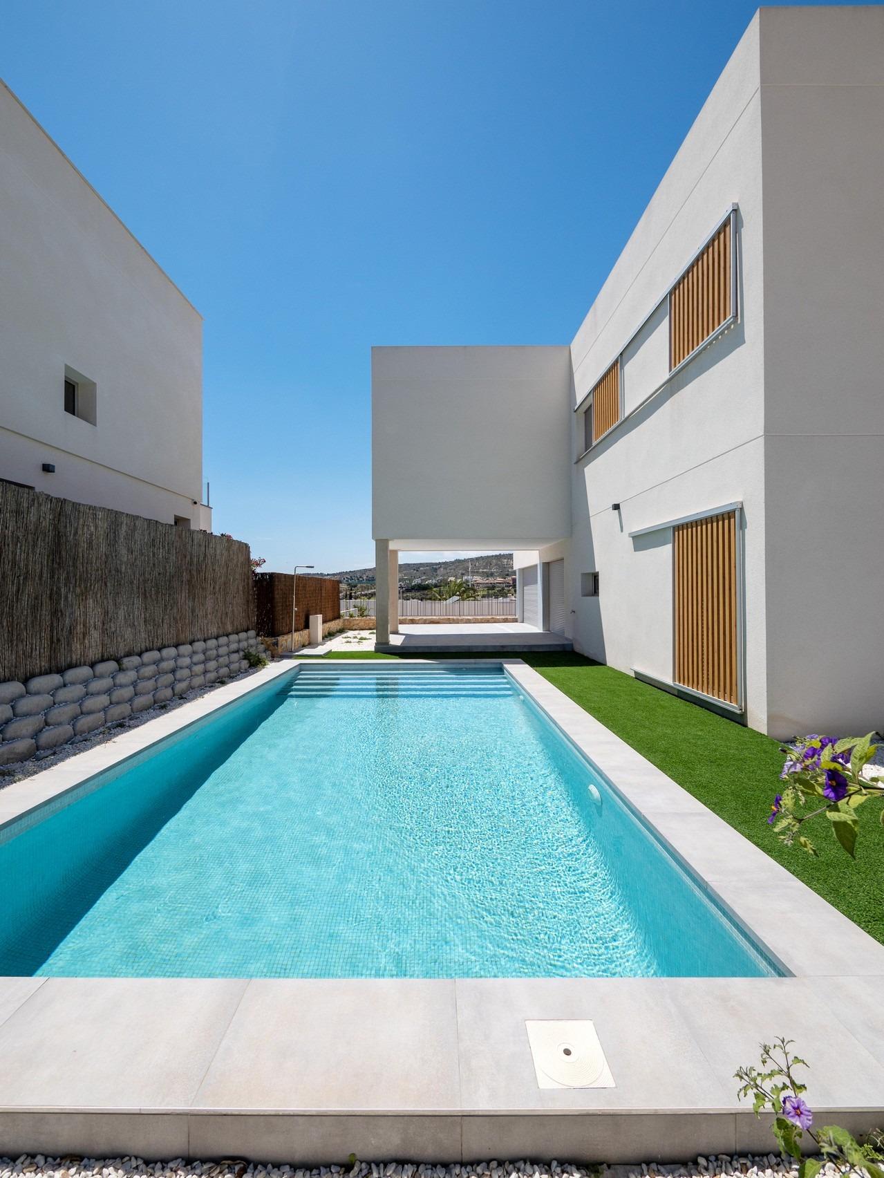 MODERN-DESIGN-VILLA-WITH-GOLF-VIEWS-4 Impressive Key Ready 4 Bedroom Villa with Golf Views and Basement for Sale in Algorfa, La Finca