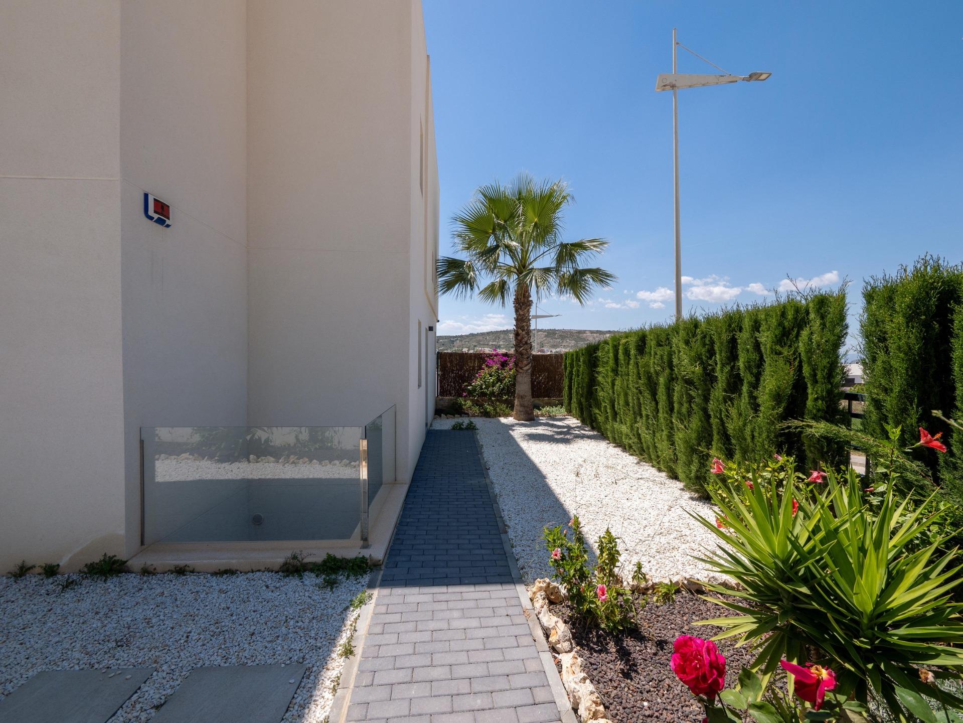 MODERN-DESIGN-VILLA-WITH-GOLF-VIEWS-6 Impressive Key Ready 4 Bedroom Villa with Golf Views and Basement for Sale in Algorfa, La Finca