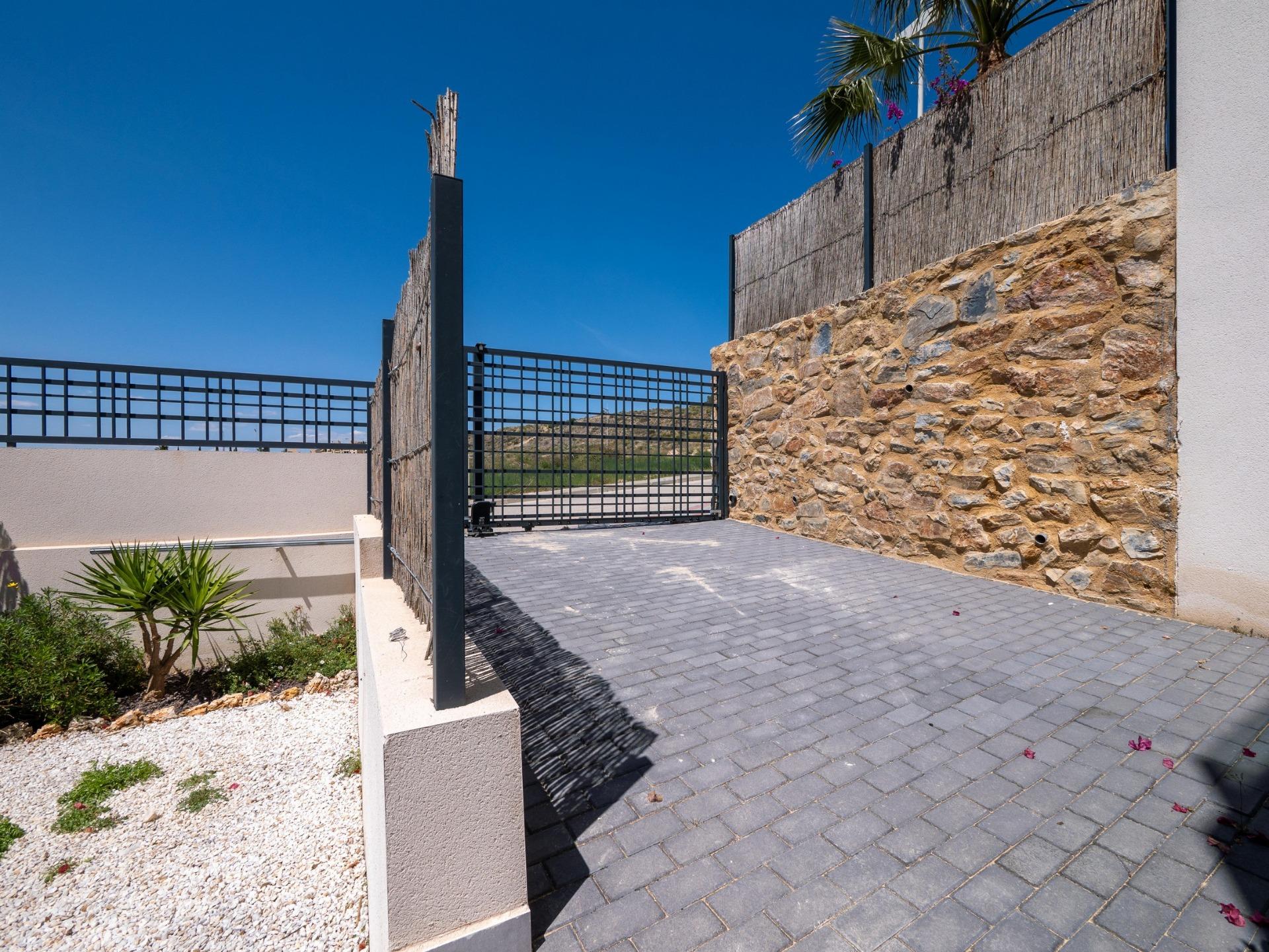 MODERN-DESIGN-VILLA-WITH-GOLF-VIEWS-8 Impressive Key Ready 4 Bedroom Villa with Golf Views and Basement for Sale in Algorfa, La Finca