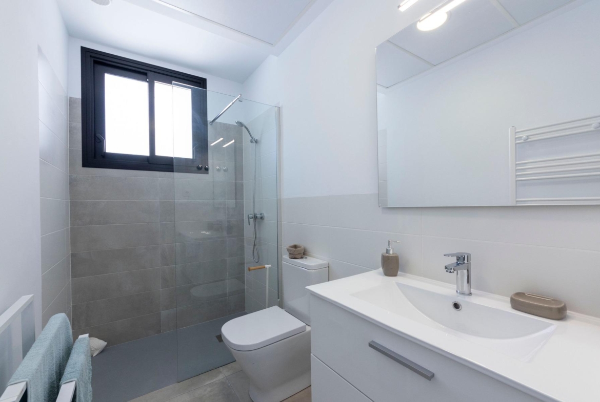 Bright modern bathroom with sleek fixtures and walk-in shower in luxury 3 bedroom villa in Calasparra, Murcia