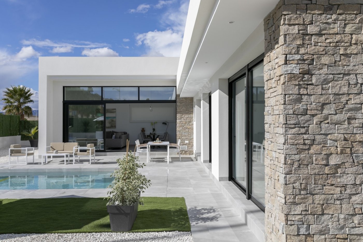 Modern spacious 3 bedroom villa with elegant private pool and terrace in sunny Calasparra, Murcia.