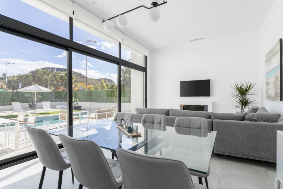 Bright and modern open-plan living and dining area with pool views in a spacious 3-bedroom villa in Calasparra, Murcia.