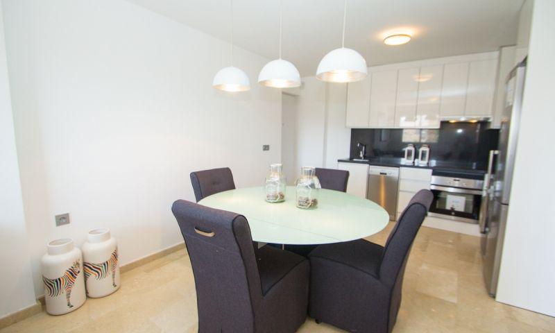 Magnificent-apartment-between-the-sea-and-the-golf-16