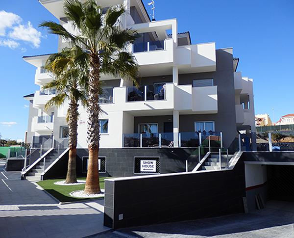 Magnificent apartment between the sea and the golf! in Las Filipinas
