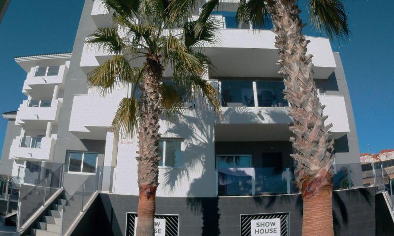 Magnificent-apartment-between-the-sea-and-the-golf-9