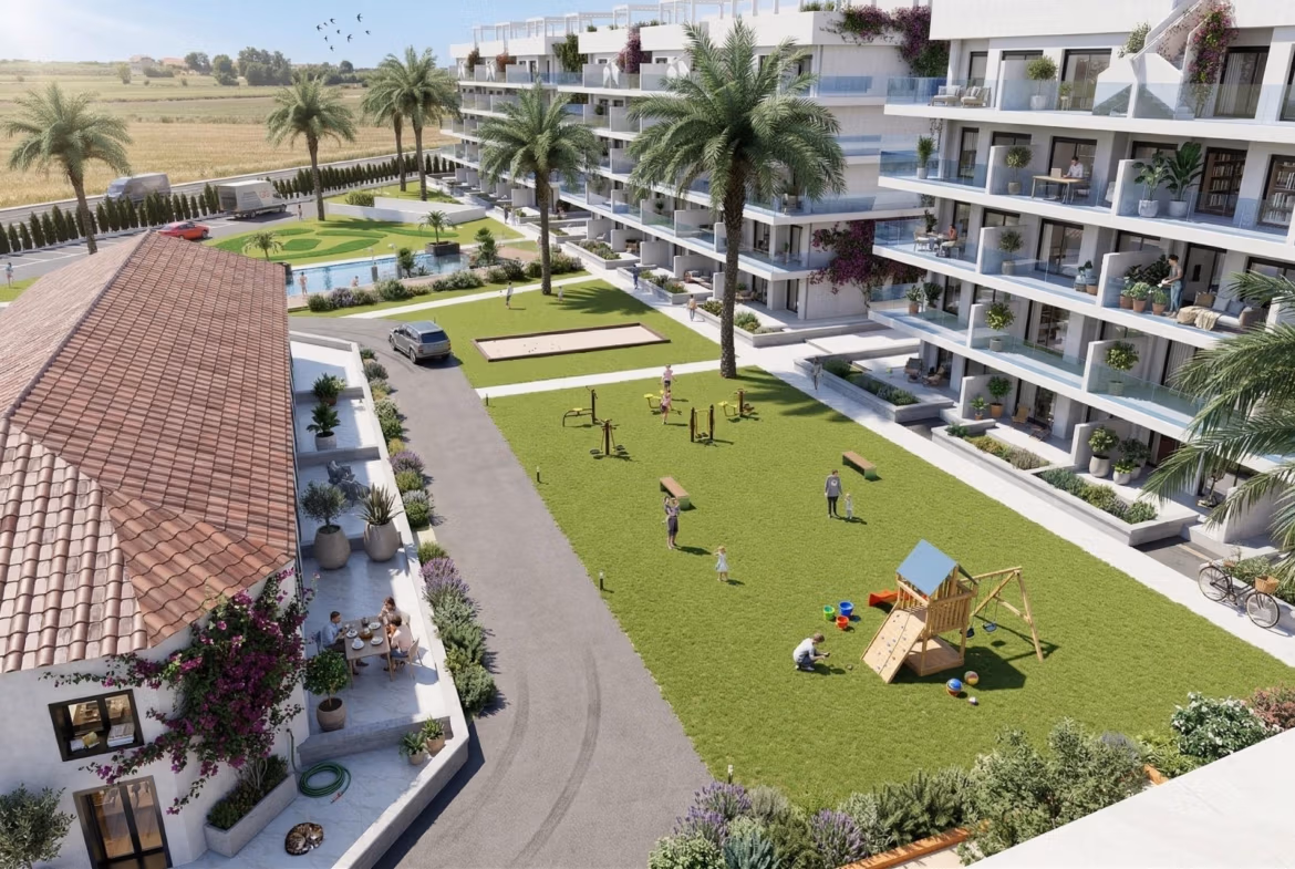 Nowoczesne umeblowane apartamenty w El Raso-Guardamar, współczesne życie blisko plaży i golfa Spacious sunlit garden i modern playground area w a versatile 3-bedroom parter apartment complex w El Raso, Guardamar del Segura.