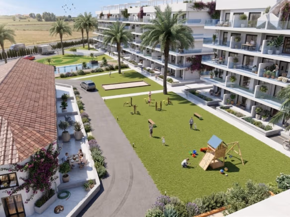 Spacious sunlit garden und modern playground area in a versatile 3-bedroom Erdgeschoss apartment complex in El Raso, Guardamar del Segura.