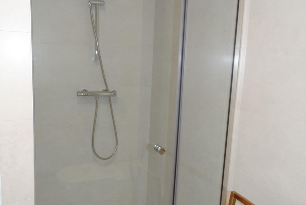 Modern-New-Build-Bungalows-for-Sale-in-Pilar-de-la-Horadada-19 Sleek, modern walk-in shower with glass enclosure and minimalist fixtures in a luxury new build bungalow bathroom in Pilar de la Horadada