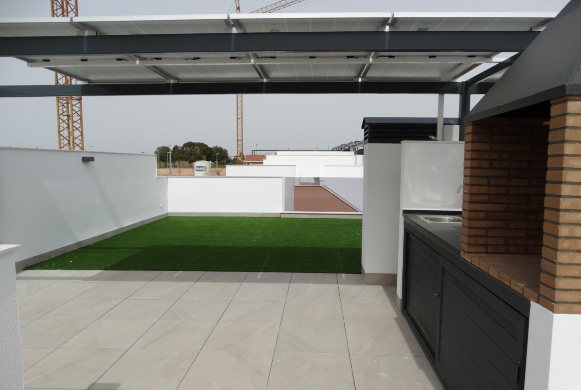Modern-New-Build-Bungalows-for-Sale-in-Pilar-de-la-Horadada-4 Spacious sun-drenched terrace with modern outdoor kitchen in luxury new build bungalows for sale in Pilar de la Horadada