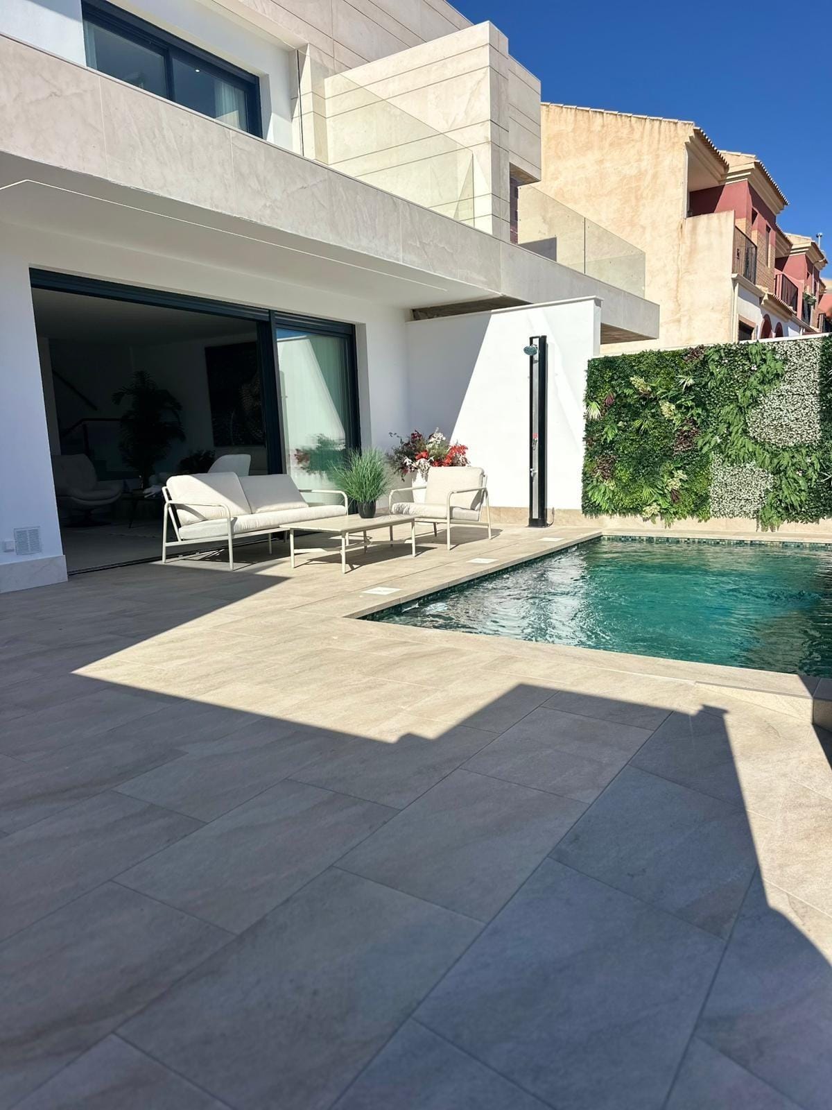Modern-New-Build-Villas-for-Sale-in-San-Pedro-del-Pinatar-–-Close-to-Beach-and-Town-Centre-1 Sun-drenched terrace with modern outdoor seating and private pool in luxury new build villa in San Pedro del Pinatar, Costa Cálida.
