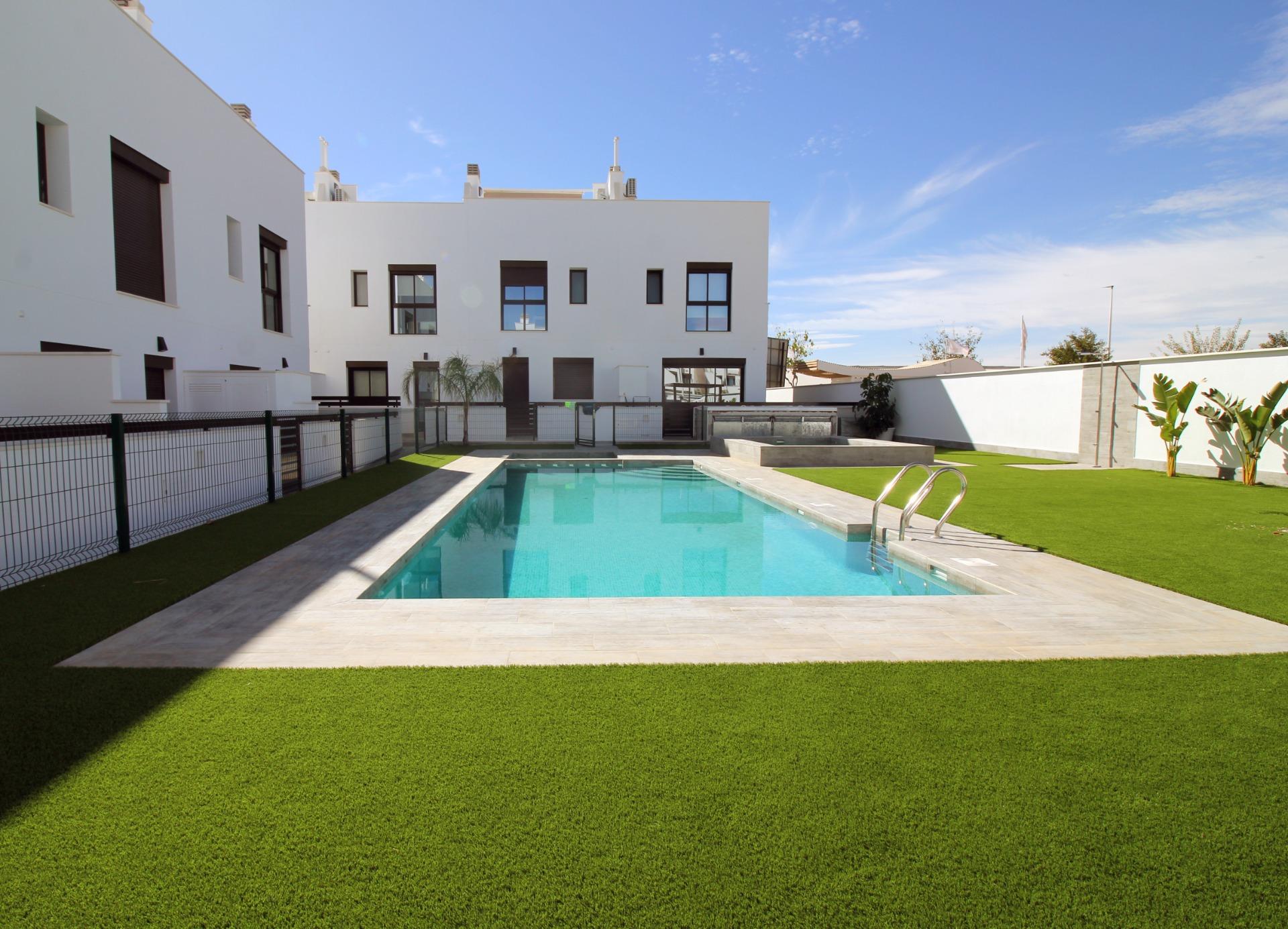 Contemporary New Build 3 Bedroom Townhouse with Communal Pool for Sale in Pilar de la Horadada