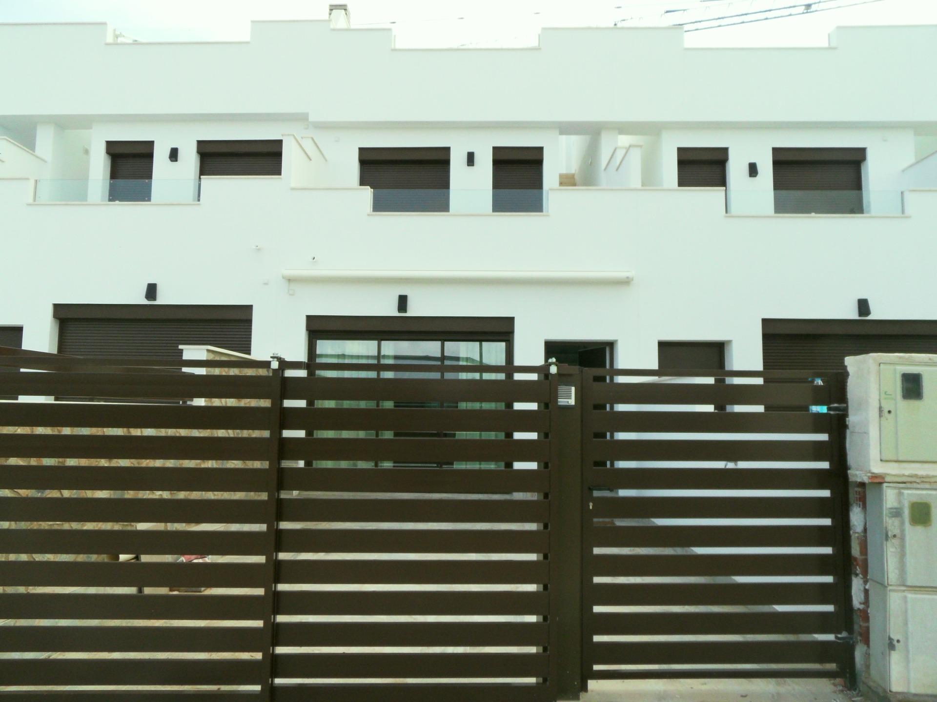 Modern-Townhouses-and-Semi-Detached-Homes-in-Pilar-de-la-Horadada-47 Spacious New Build 4 Bedroom Semi-Detached Home with Communal Pool for Sale in Pilar de la Horadada