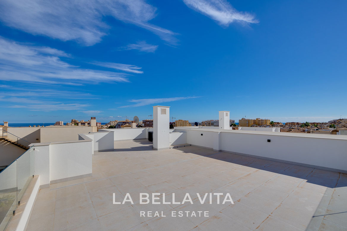 Modern villa with private pool, solarium and basement near La Mata beach, Torrevieja-18 Spacious sun-drenched rooftop terrace with panoramic city views in luxury 4-bedroom villa with private pool in Torreblanca, Torrevieja
