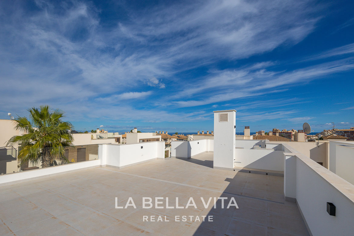 Modern villa with private pool, solarium and basement near La Mata beach, Torrevieja-19 Spacious sun-drenched rooftop terrace of a key ready 4 bedroom villa in Torreblanca, Torrevieja with panoramic sky views.