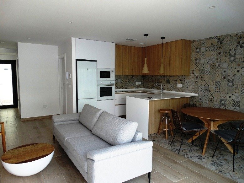 Bright modern open-plan living room and kitchen with stylish tiled accent wall in 3-bedroom villa, Pilar de la Horadada