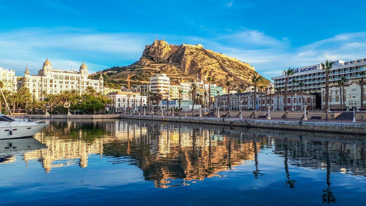 Modern New Build Penthouse for Sale in Centro, Alicante City – Ideal for Tourist Rental
