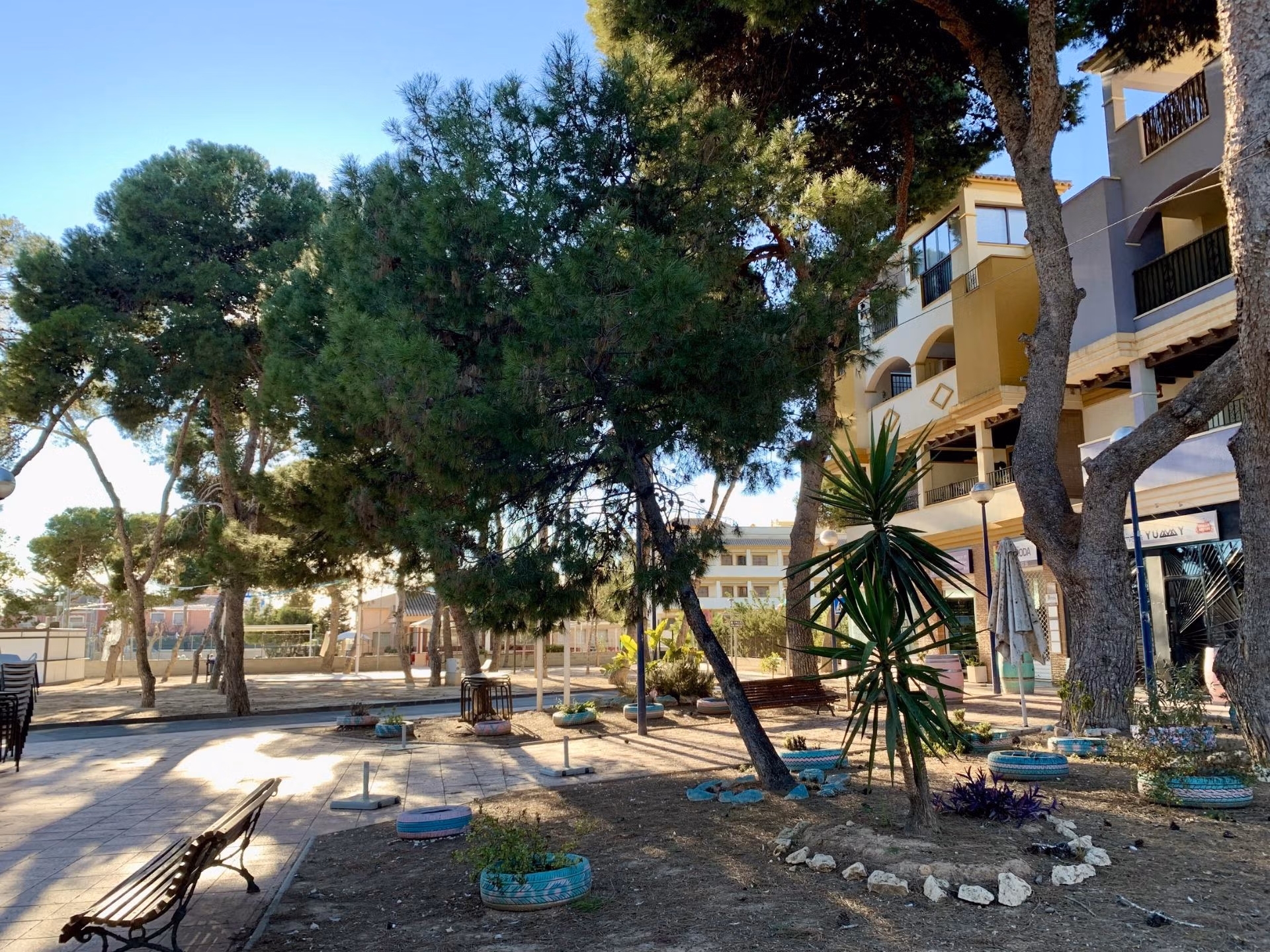 Shaded, tranquil courtyard with mature trees and seating area at spacious new build 3 bedroom ground floor bungalow in Roda Golf San Javier