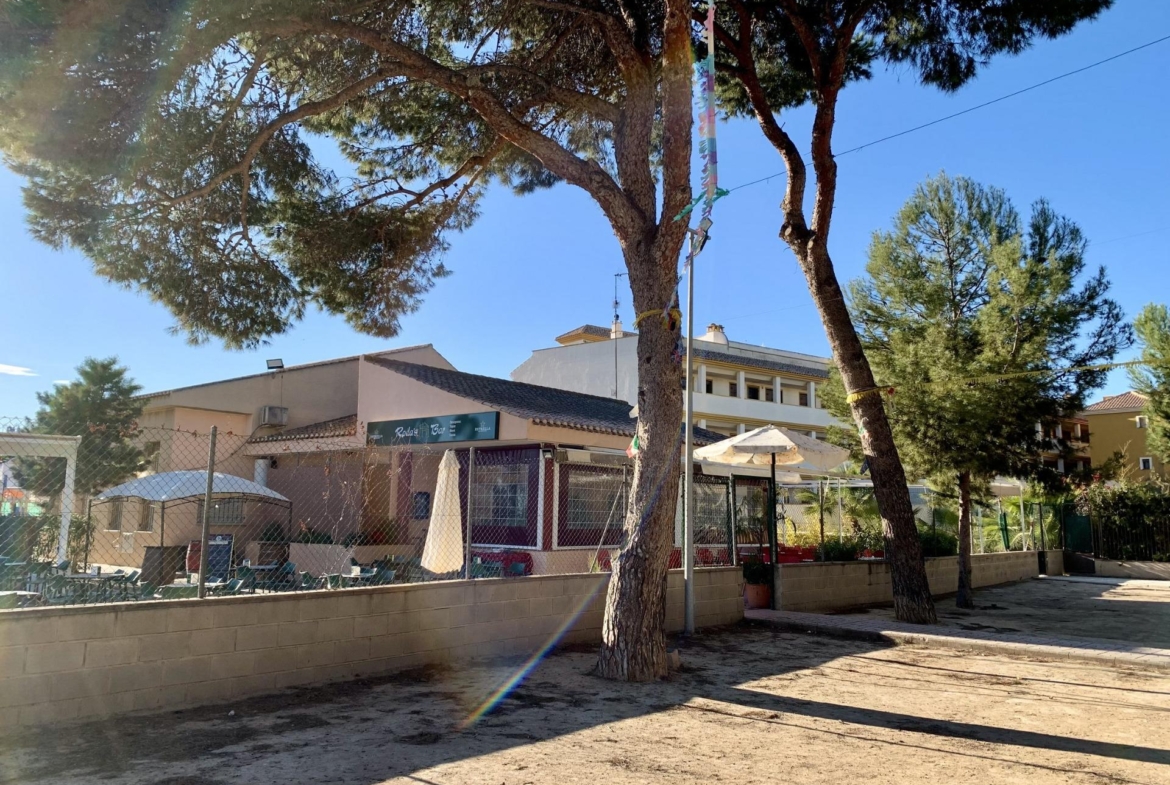 Sun-drenched exterior view of spacious modern 3 bedroom penthouse with large solarium in Roda Golf, San Javier.