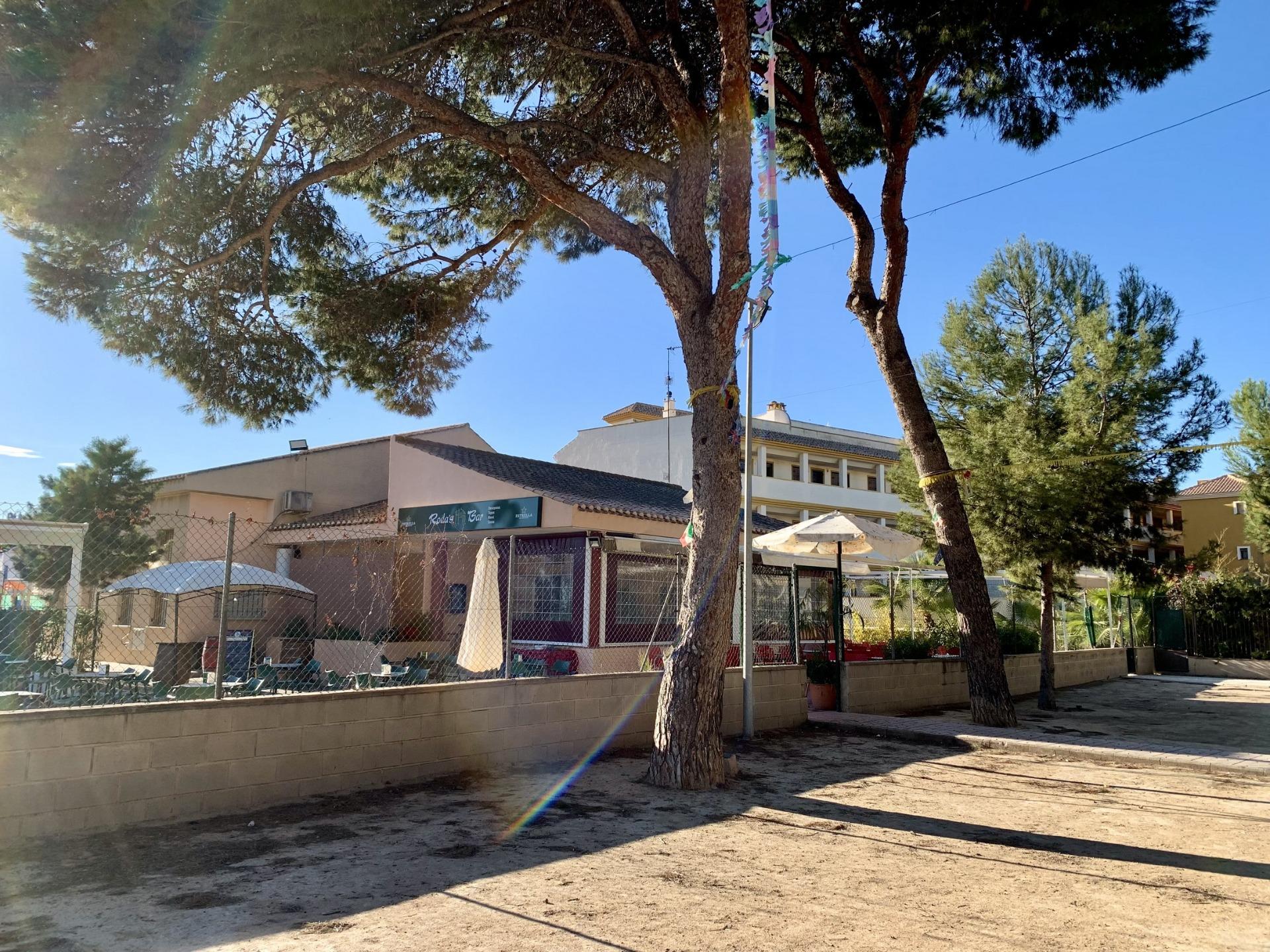 Sun-drenched exterior view of spacious modern 3 bedroom penthouse with large solarium in Roda Golf, San Javier.