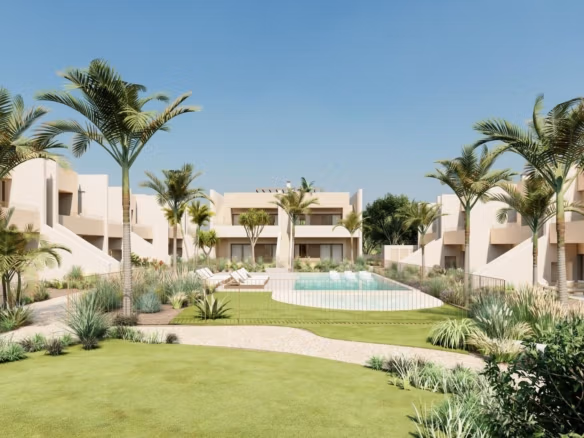 Rymlig modern penthouseexteriör med anlagda trädgårdar, palmer och glittroche pool i Roda Golf, San Javier.