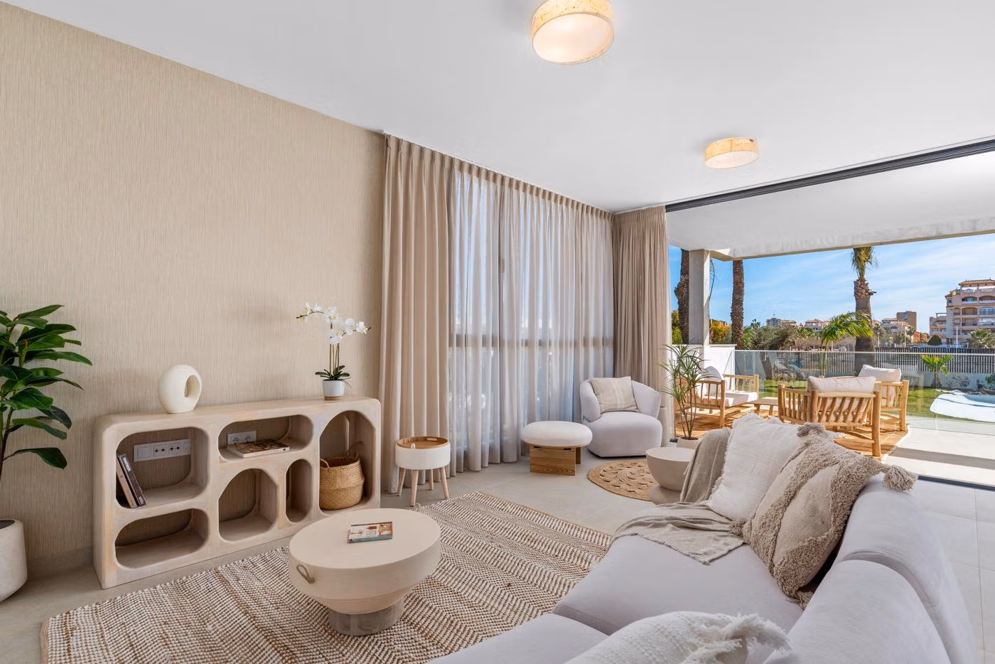 Bright, elegant living room with modern furniture and glass doors opening to a spacious terrace in a 2-bedroom penthouse in Mar de Cristal.