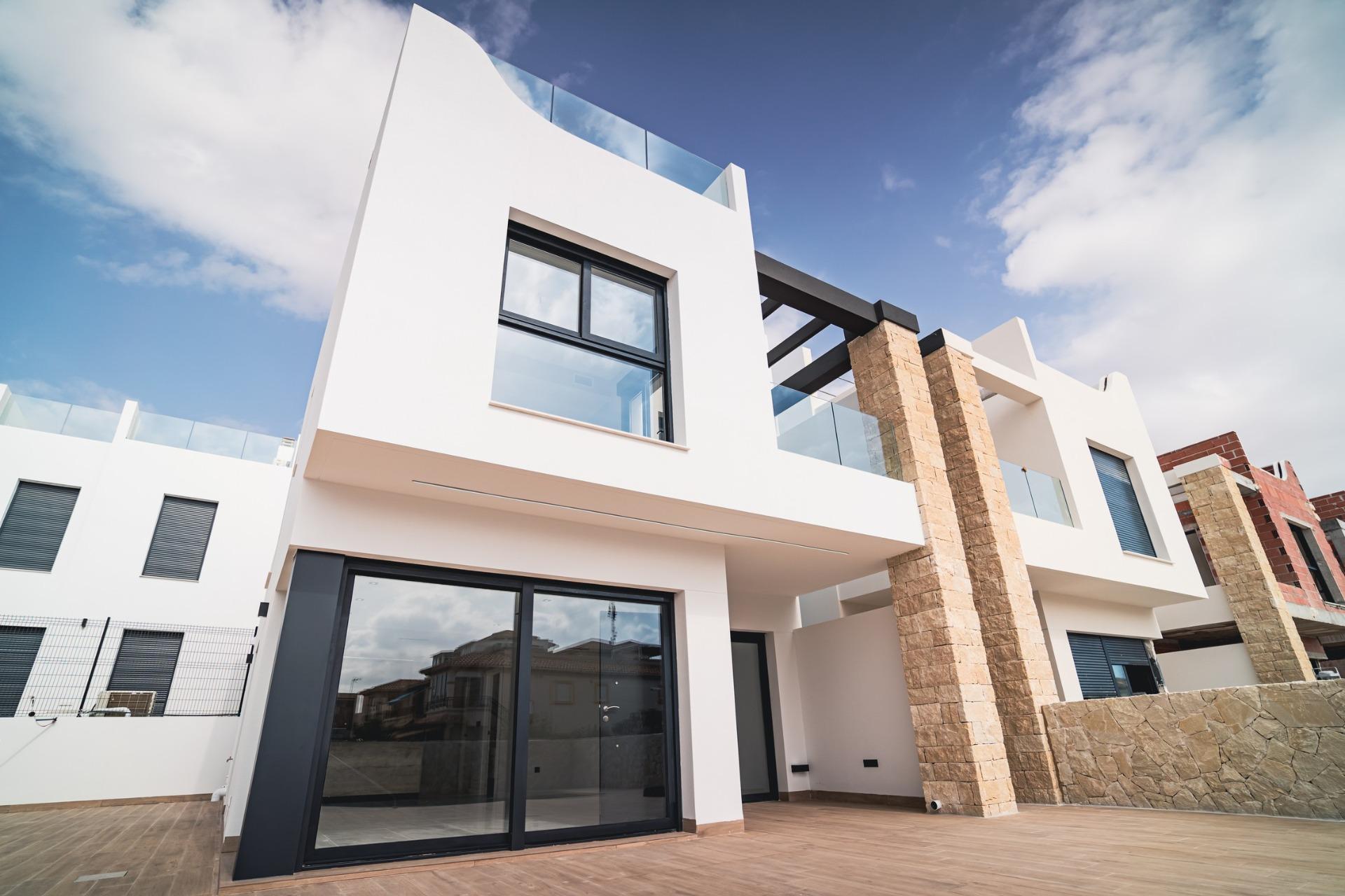 Spacious New Build 4 Bedroom Villa with Private Pool and Solarium for Sale in Punta Prima