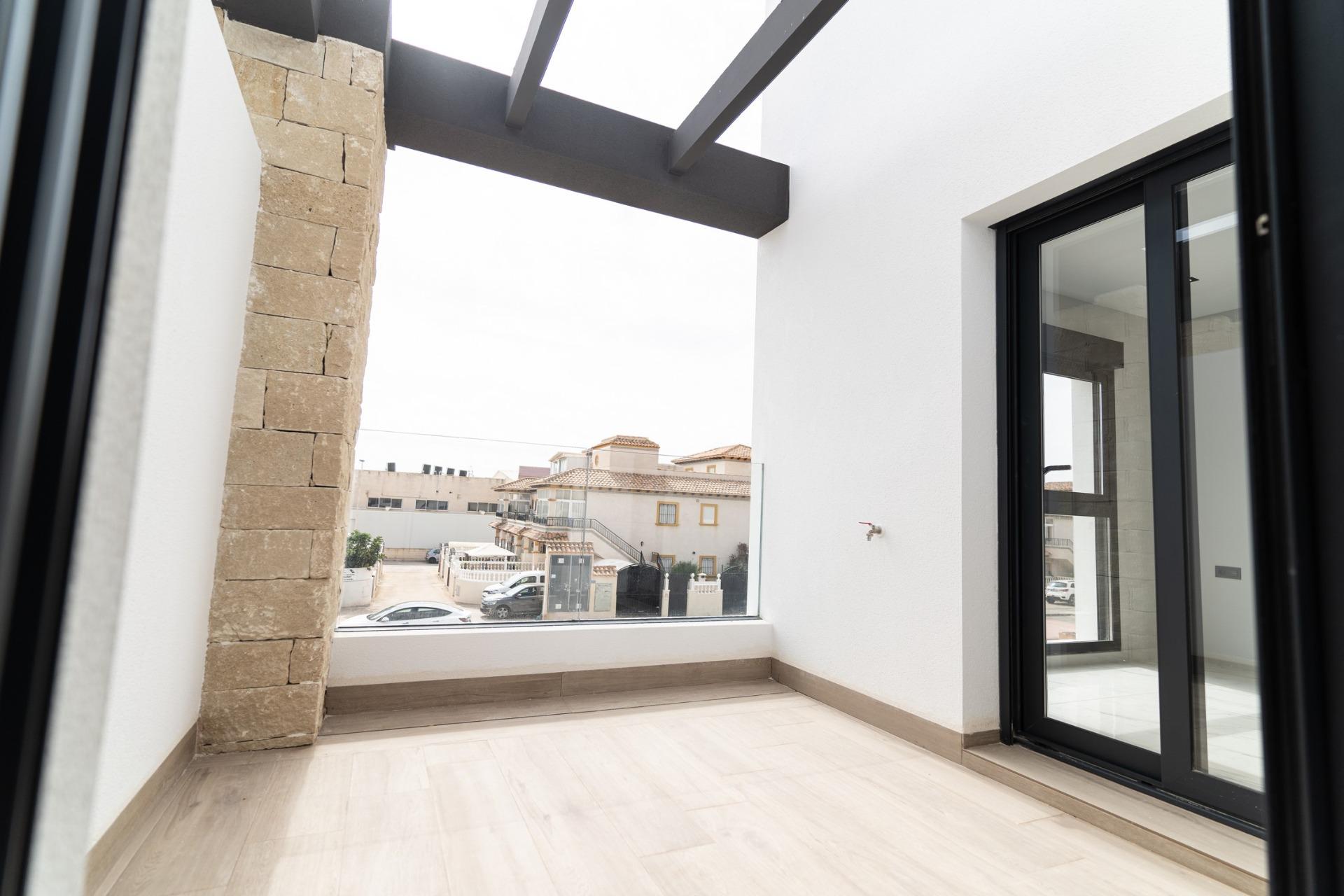 Spacious New Build 4 Bedroom Villa with Private Pool and Solarium for Sale in Punta Prima
