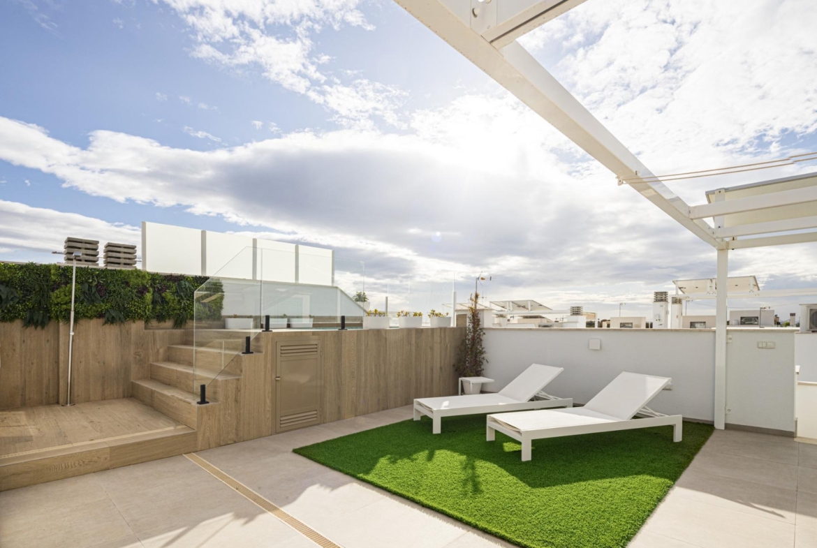 NEW-BUILD-RESIDENTIAL-COMPLEX-IN-TORRE-DE-LA-HORADADA-29 Sun-drenched private solarium with modern pergola and loungers in new build 3-bedroom top floor apartment in Torre de la Horadada