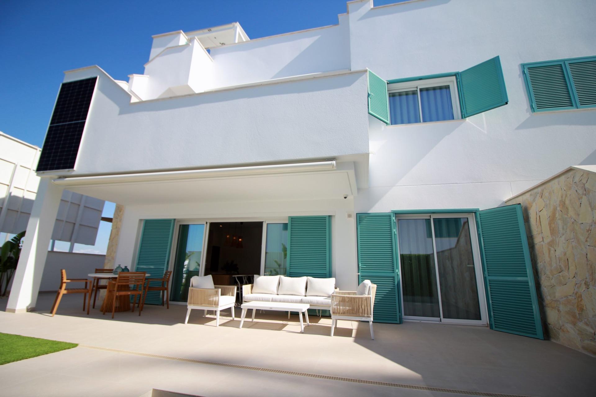 New Build 3 Bedroom Ground Floor Apartment with Garden for Sale in Torre de la Horadada