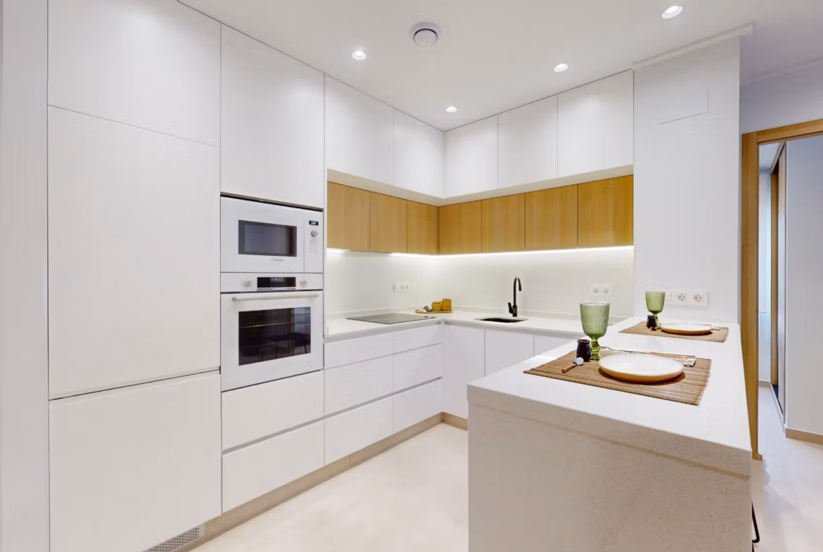 Bright modern kitchen with sleek cabinetry and integrated appliances in new 3-bedroom ground floor apartment, El Raso, Guardamar del Segura.