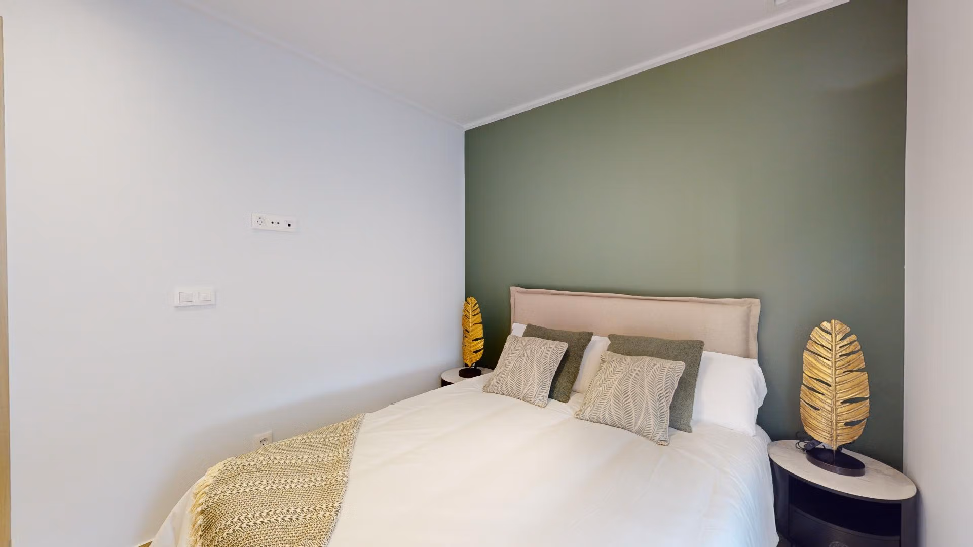 Bright and elegant 3-bedroom ground floor apartment bedroom with modern decor in El Raso, Guardamar del Segura.
