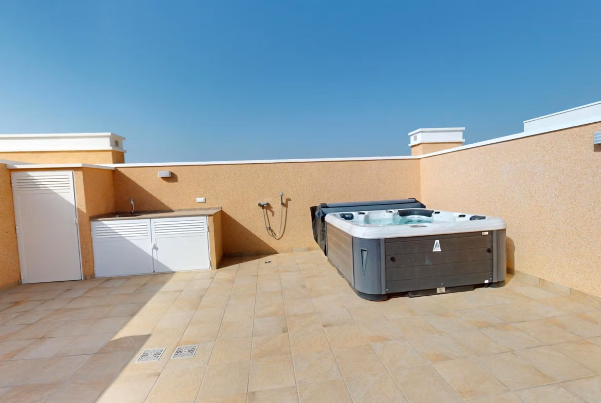 Spacious sun-drenched solarium with private hot tub in luminous new build 3-bedroom penthouse in El Raso, Guardamar del Segura