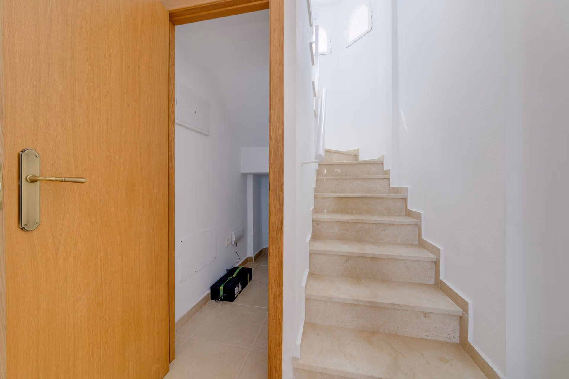 NEW-BUILD-RESIDENTIAL-IN-SAN-FULGENCIO-12 Bright, modern staircase and hallway in key ready 3 bedroom villa with garden and solarium in El Oasis, San Fulgencio.
