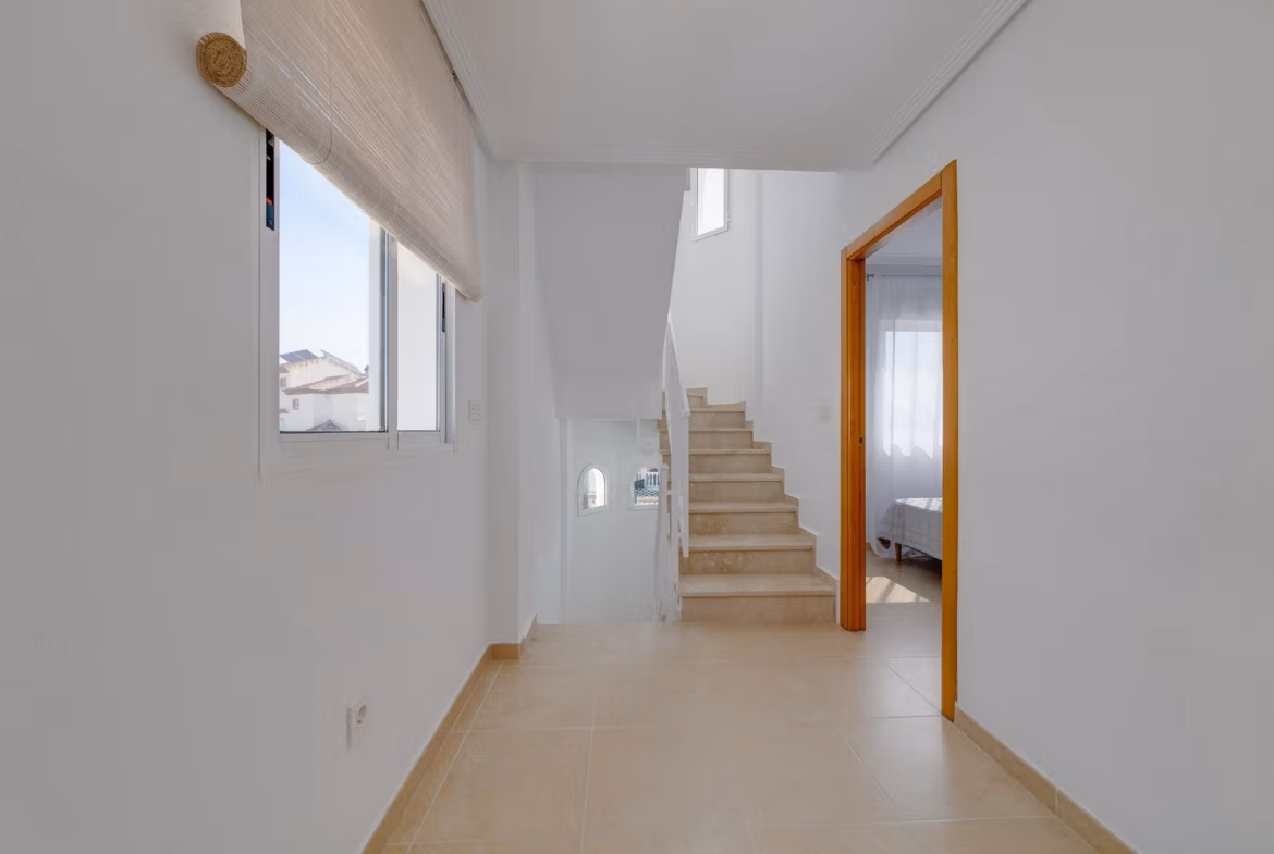 Bright minimalist staircase and hallway with natural light in a key ready 3 bedroom villa in El Oasis, San Fulgencio.