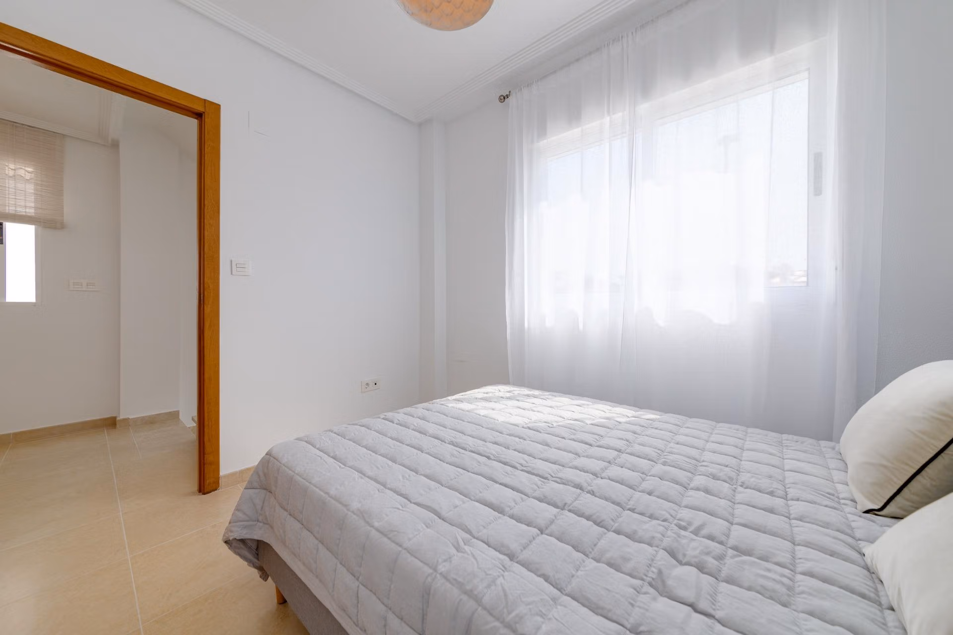 NEW-BUILD-RESIDENTIAL-IN-SAN-FULGENCIO-17 Bright and cozy bedroom with soft natural light in a key ready 3 bedroom villa in El Oasis, San Fulgencio.