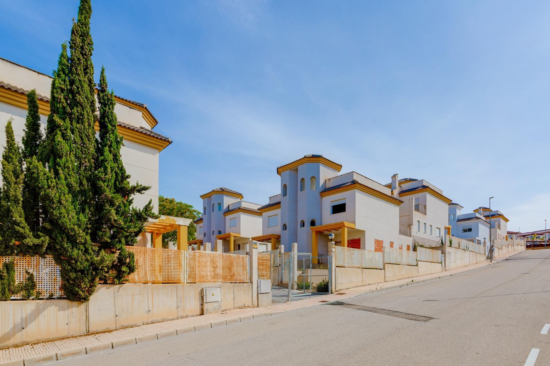 NEW-BUILD-RESIDENTIAL-IN-SAN-FULGENCIO-38 Sunlit modern 3 bedroom villa with private garden and solarium in the serene El Oasis, San Fulgencio neighborhood.