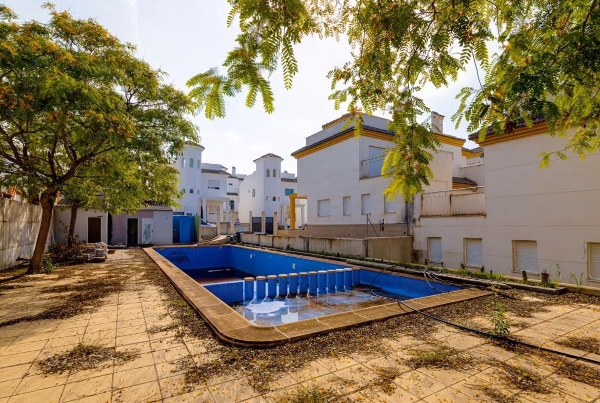 NEW-BUILD-RESIDENTIAL-IN-SAN-FULGENCIO-38 Spacious exterior of key ready 2 bedroom semi-detached villa with private empty pool and shaded urban garden in El Oasis La Marina Urbanisation