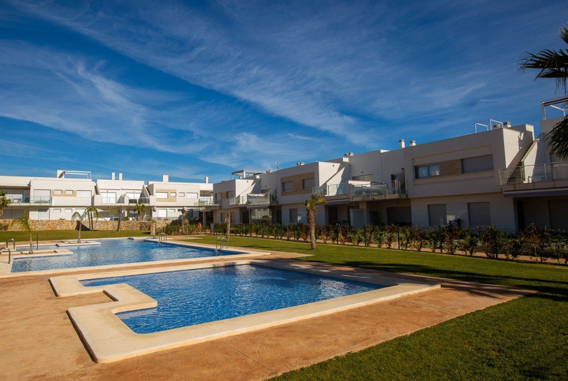 Modern top floor 2-bedroom apartment in Vistabella Golf with a sun-drenched pool and landscaped gardens in Orihuela.