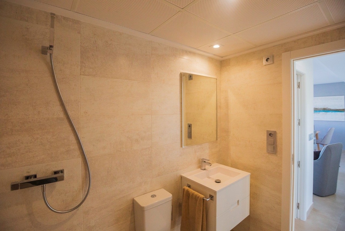 Bright modern bathroom with sleek fixtures in a luxury 2-bedroom top floor apartment at Vistabella Golf, Orihuela.