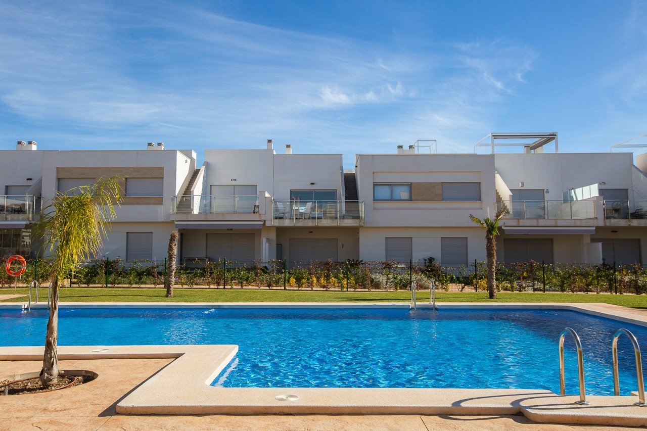 Modern top floor 2-bedroom apartment with private solarium and vibrant blue pool in sunlit Vistabella Golf, Orihuela.