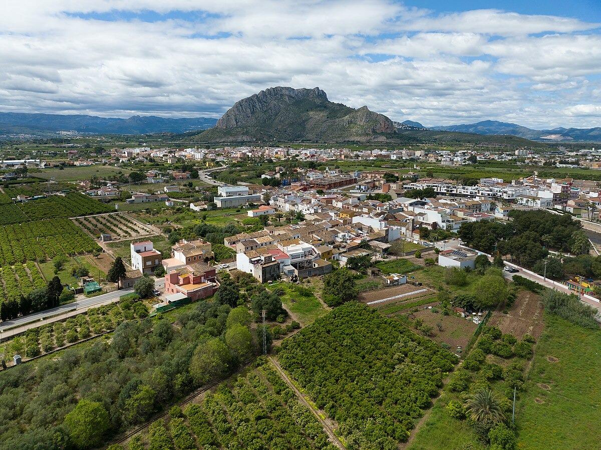Modern New Build 3 Bedroom Semi-Detached Villa with Private Garden and Solarium for Sale in Els Poblets