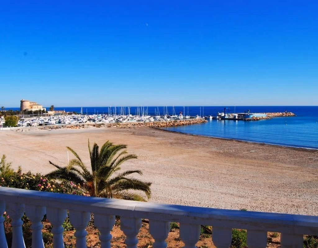 NEW-BUILD-SEMI-DETACHED-VILLAS-IN-PILAR-DE-LA-HORADADA-9 Panoramic sun-drenched beach and marina view from the elegant corner villa terrace in Pilar de la Horadada.