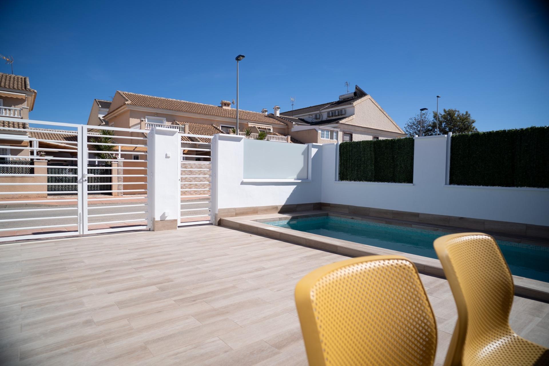 NEW-BUILD-TOWNHOUSES-IN-SAN-JAVIER-4 Bright modern private pool and spacious terrace of luxury new build townhouses in sunny San Javier