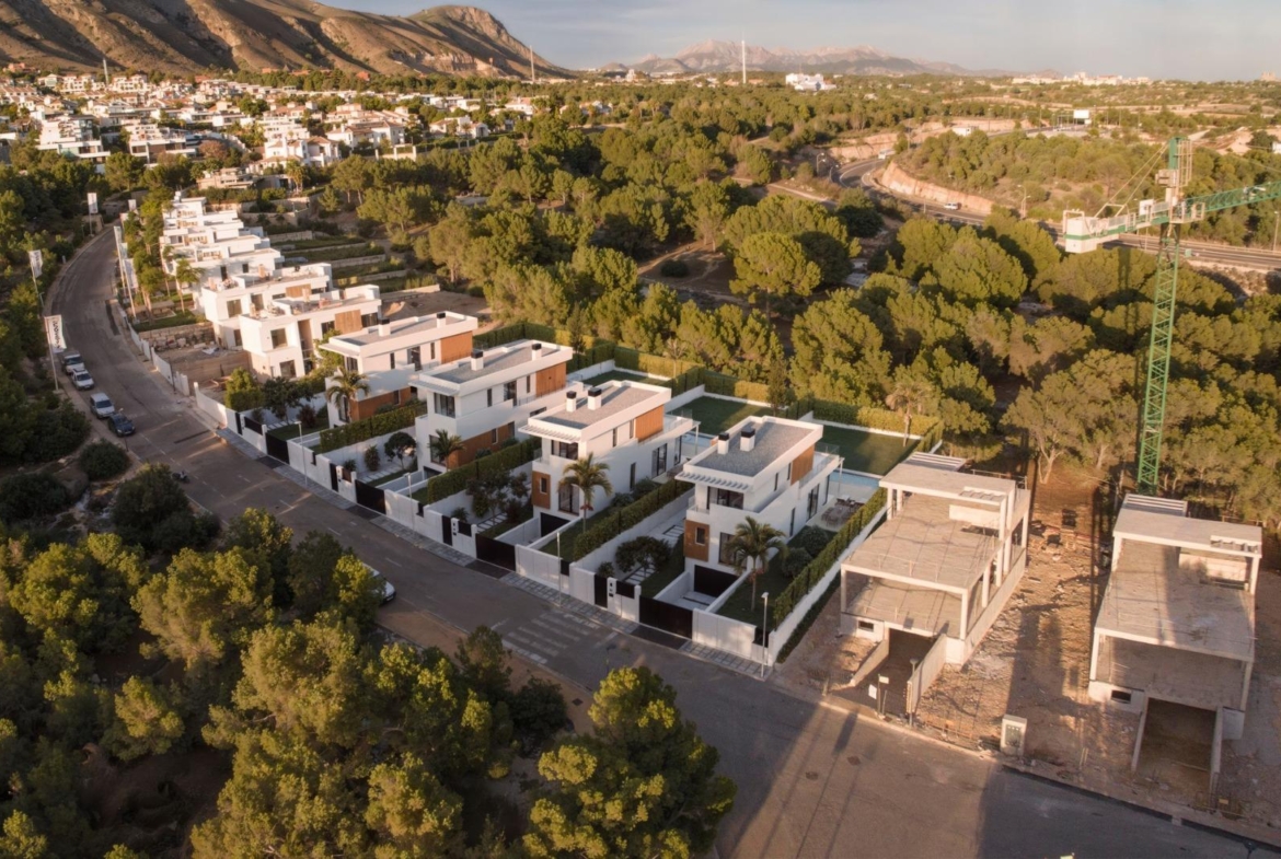 Row of modern luxury 3-bedroom villas with private pools and panoramic sea views in sunlit Sierra Cortina, Finestrat.